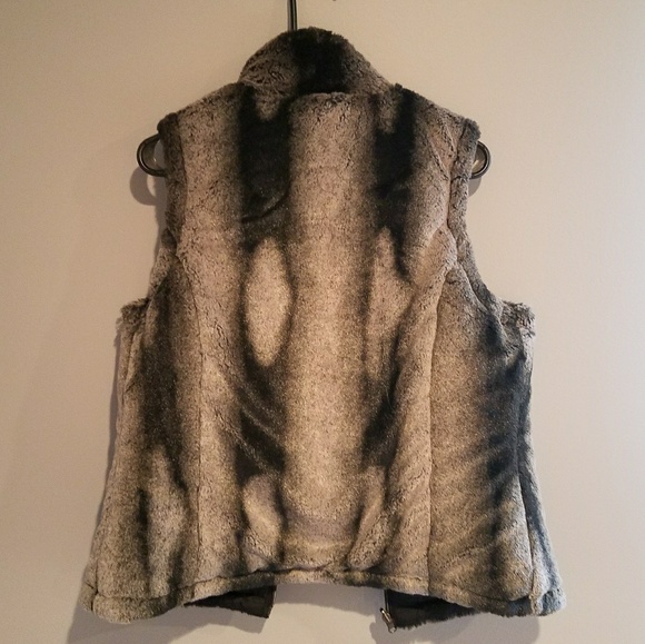 Reversible Faux Fur Vest - Picture 4 of 8